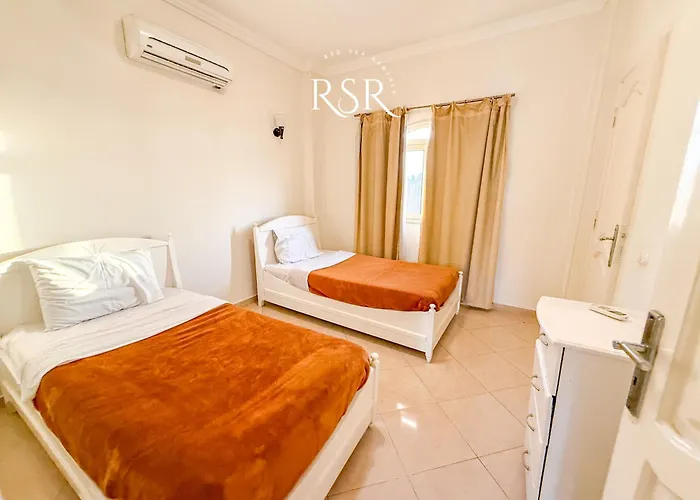 With A Private Roof , Pool , Garden Appartement