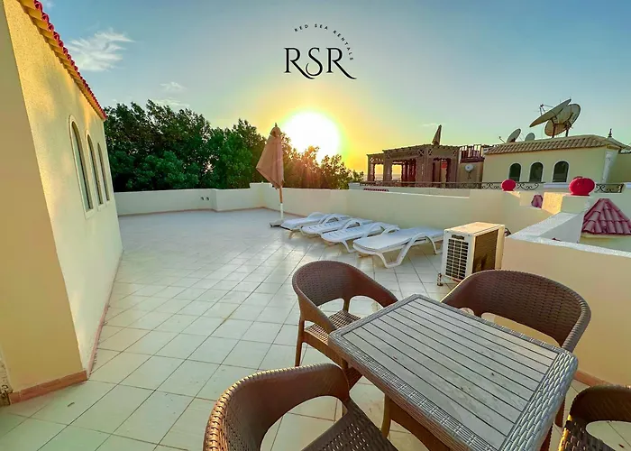 With A Private Roof , Pool , Garden Appartement